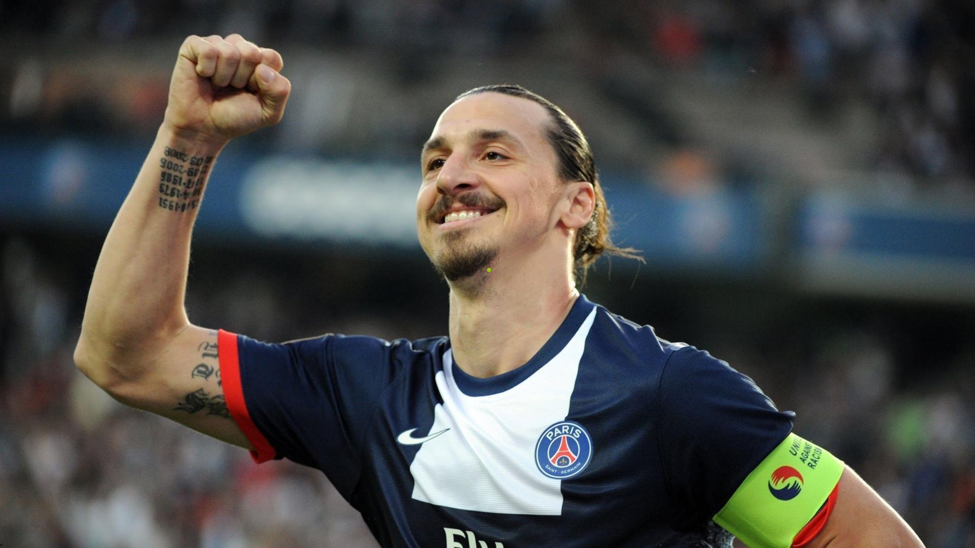 埃德森手语传递温情，向聋哑女球童表达我爱你彰显体育大爱