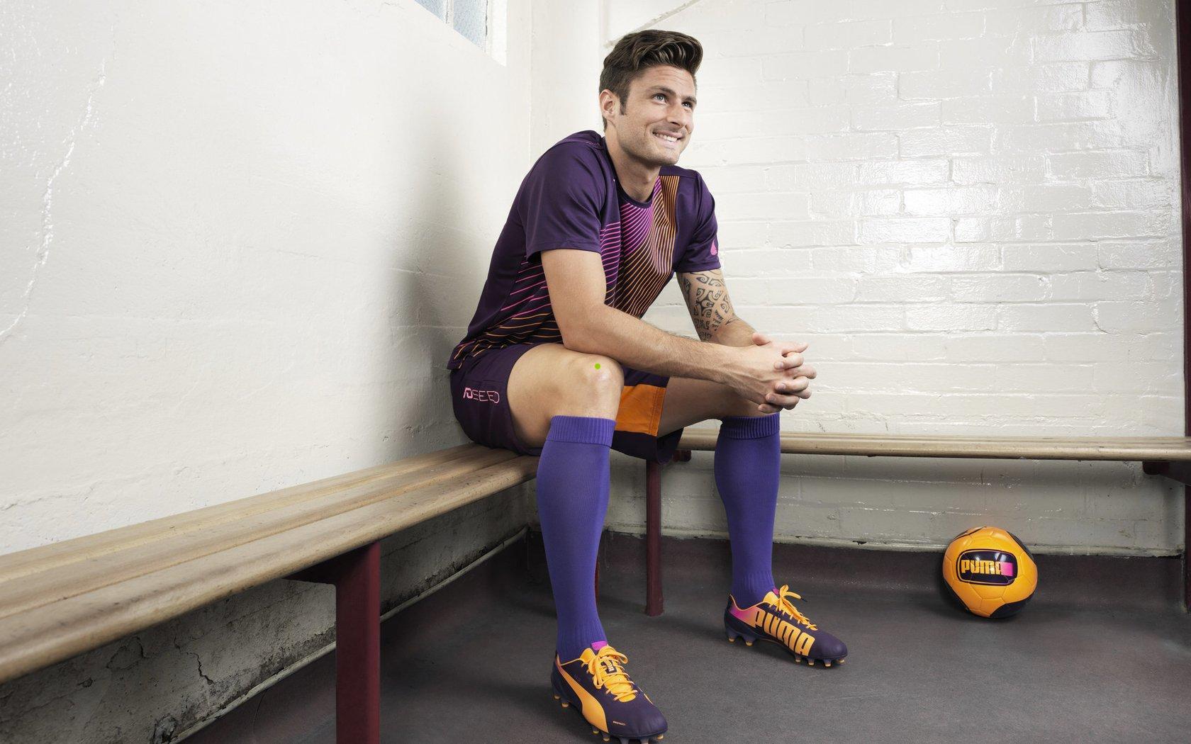 星海体育官网-皇马防线告急！英超两大顶级中卫成引援焦点